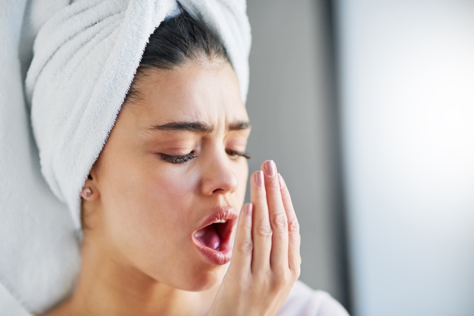 La Relación entre los “alimentos pesados” y la Halitosis: Consejos para una Boca Fresca