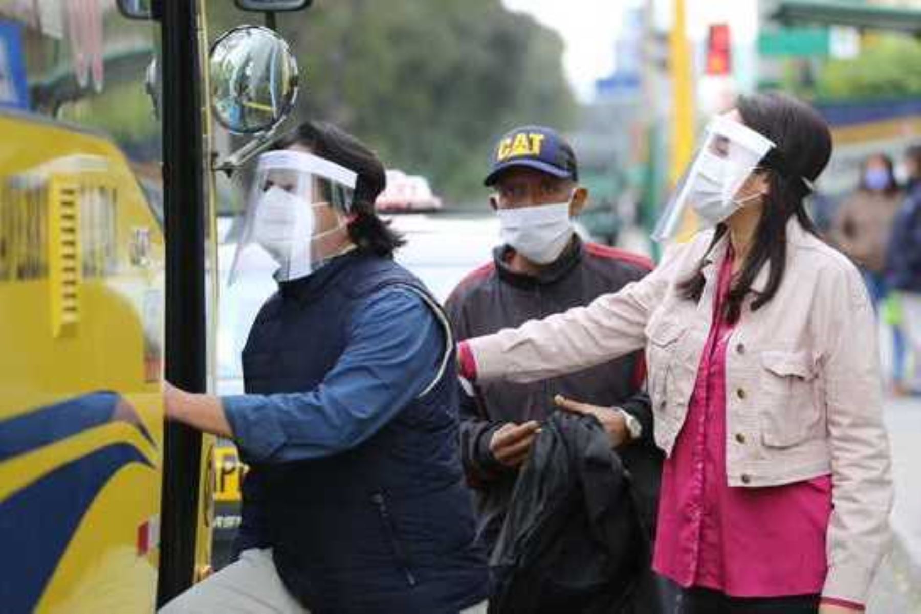 Protectores faciales: cómo desinfectarlos y dónde guardarlos tras su uso