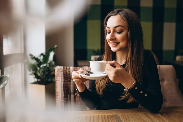 CAFÉ CON LECHE: ¿POR QUÉ NO SE RECOMIENDA SU CONSUMO FRECUENTE?