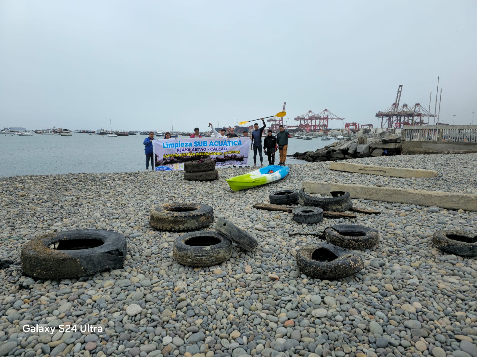 Mas de 1000 kilos de basura marina fueron recogidas de la Playa Abtao en el Callao.