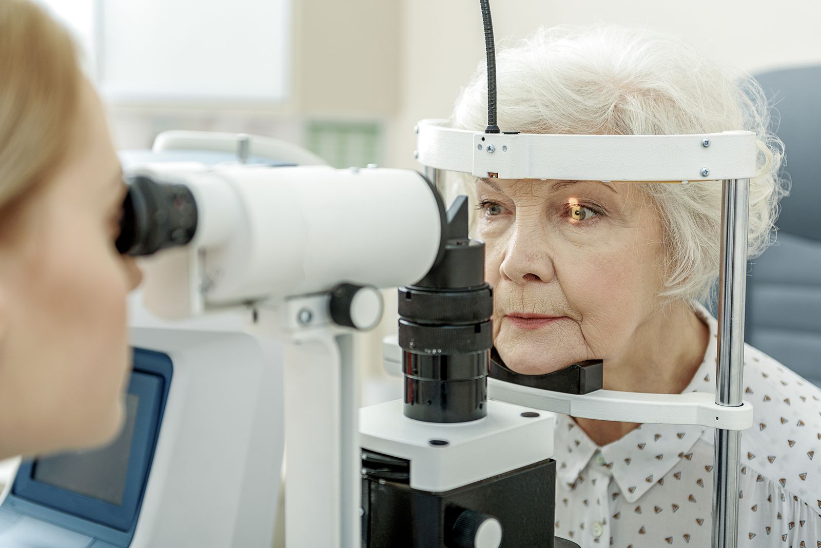 DÍA DEL ADULTO MAYOR: CUIDADOS DE LA SALUD OCULAR EN LA TERCERA EDAD