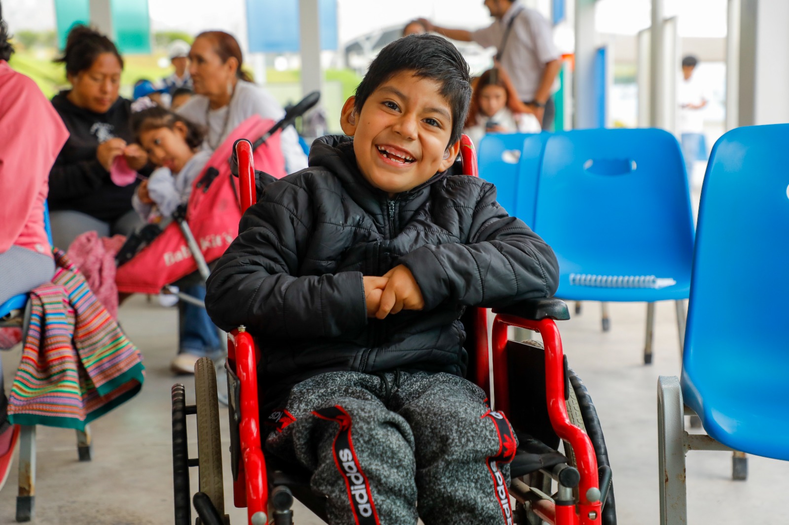 Niñas, niños y jóvenes con discapacidad aprenderán natación, lectoescritura, arteterapia y más en divertidos talleres de verano