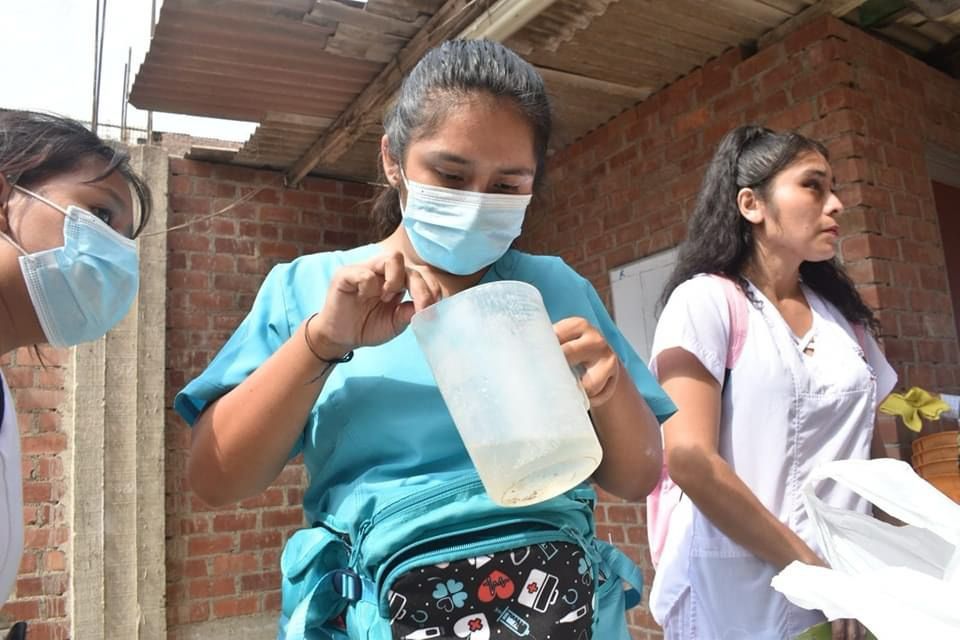 INSPECTORES ANTIDENGUE DE DIRIS LIMA SUR RECORRIERON VILLA MARÍA DEL TRIUNFO