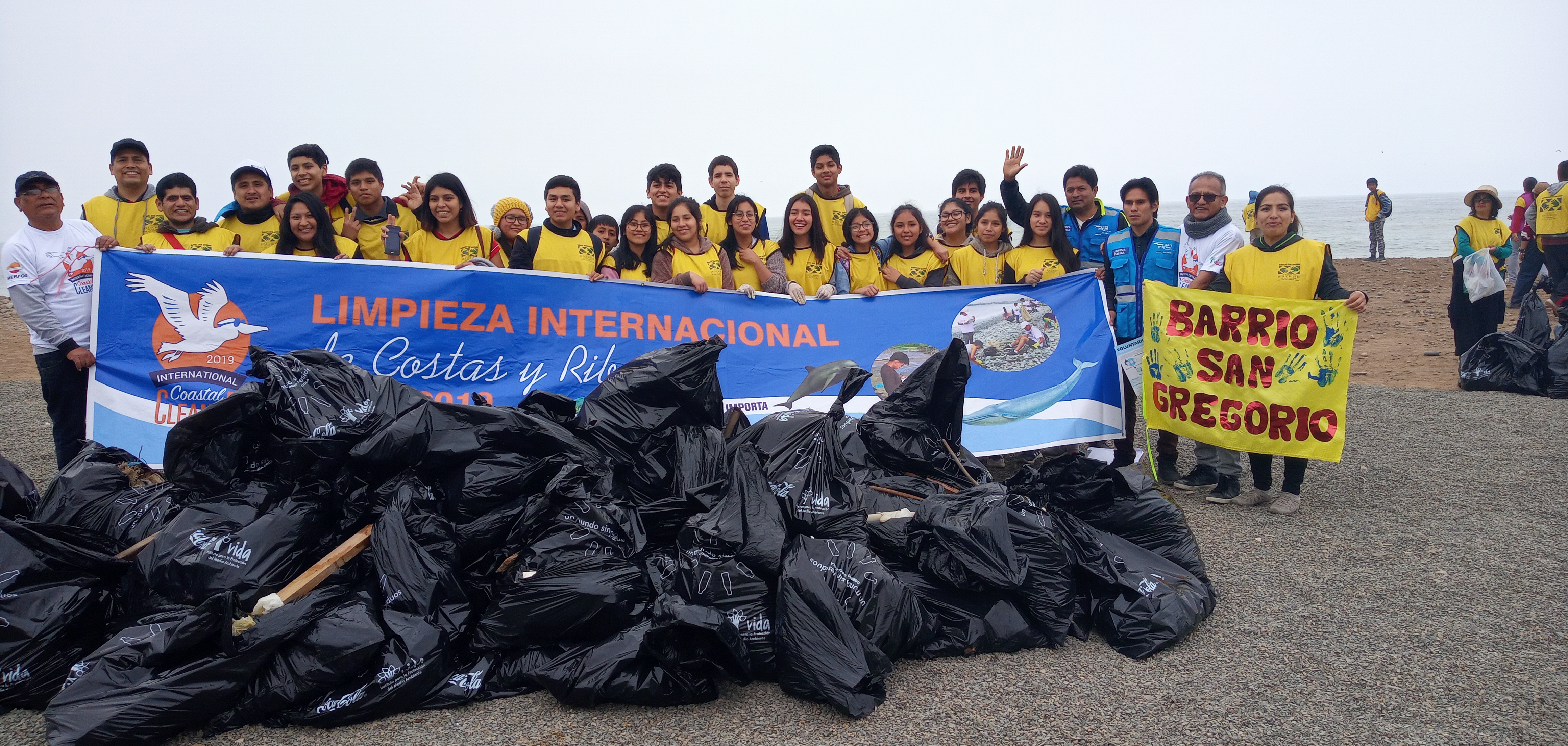 MAS DE DOS MIL VOLUNTARIOS RECOGIERON CINCO TONELADAS DE BASURA MARINA EN LAS PLAYAS DE LA COSTA VERDE Y ANCÓN