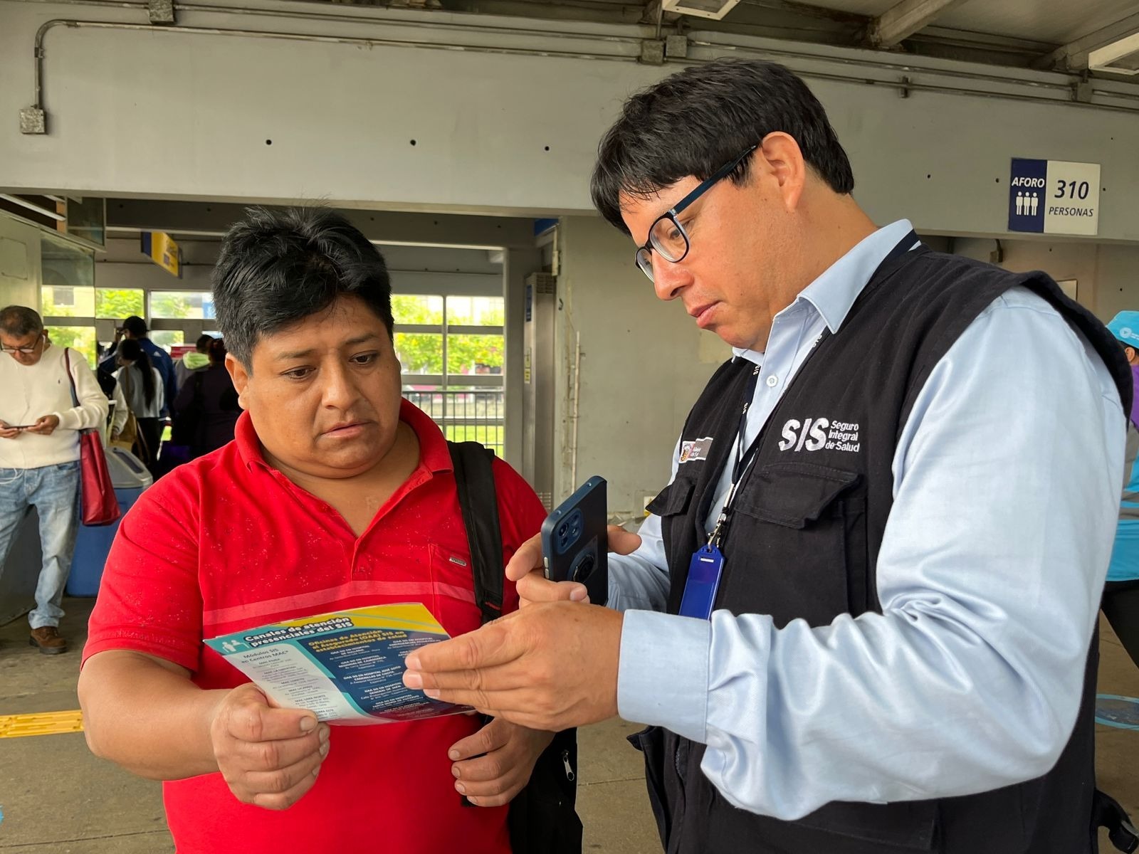 SIS realiza intervenciones informativas en espacios públicos