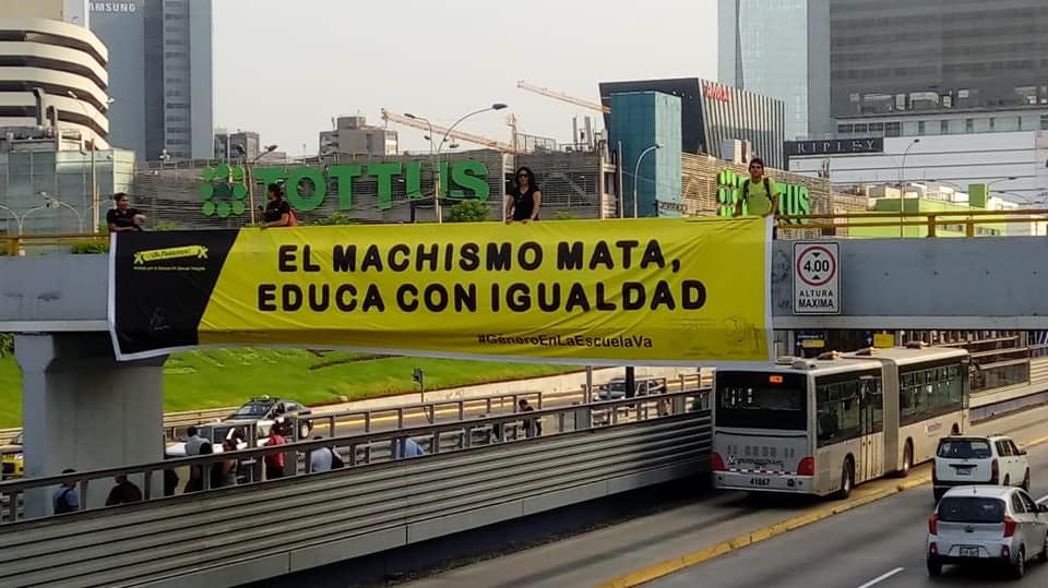 CALLES DE LIMA AMANECIERON CON CARTELES DE DEFENSA AL ENFOQUE DE GÉNERO