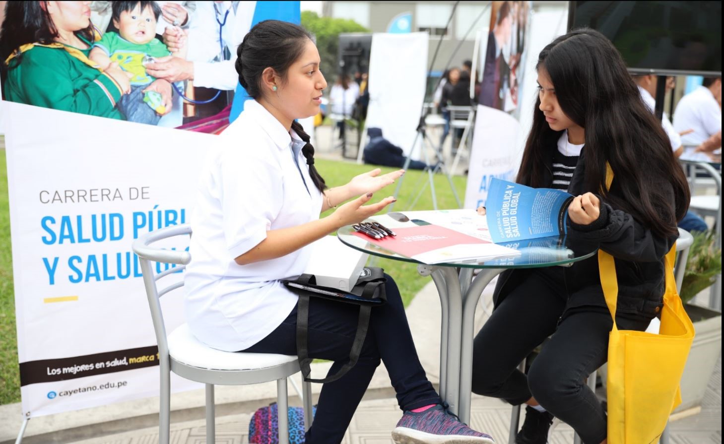 ¿Cuán accesible es que las mujeres participen en diversas áreas de las ciencias de la salud?