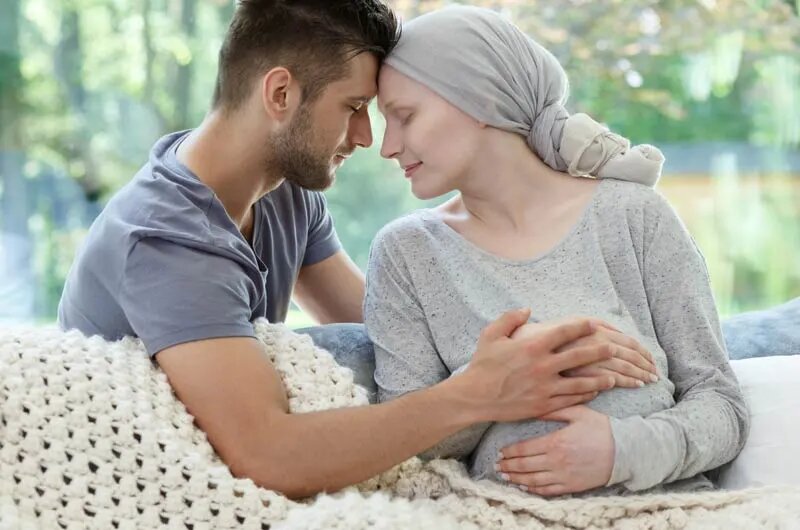 El cáncer de seno y su impacto en la fertilidad femenina