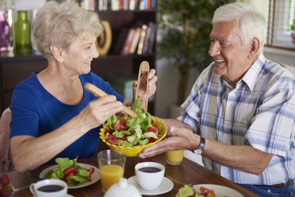 La alimentación durante la tercera edad también debe ser balanceada