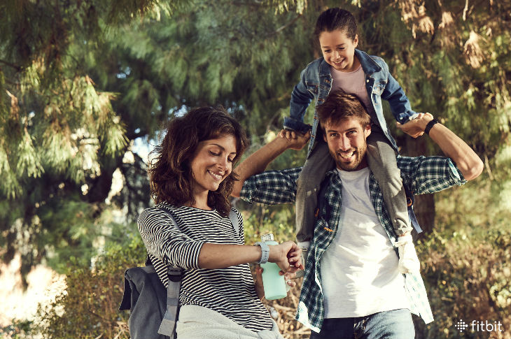 Maneras de mantener a toda la familia moviéndose en casa