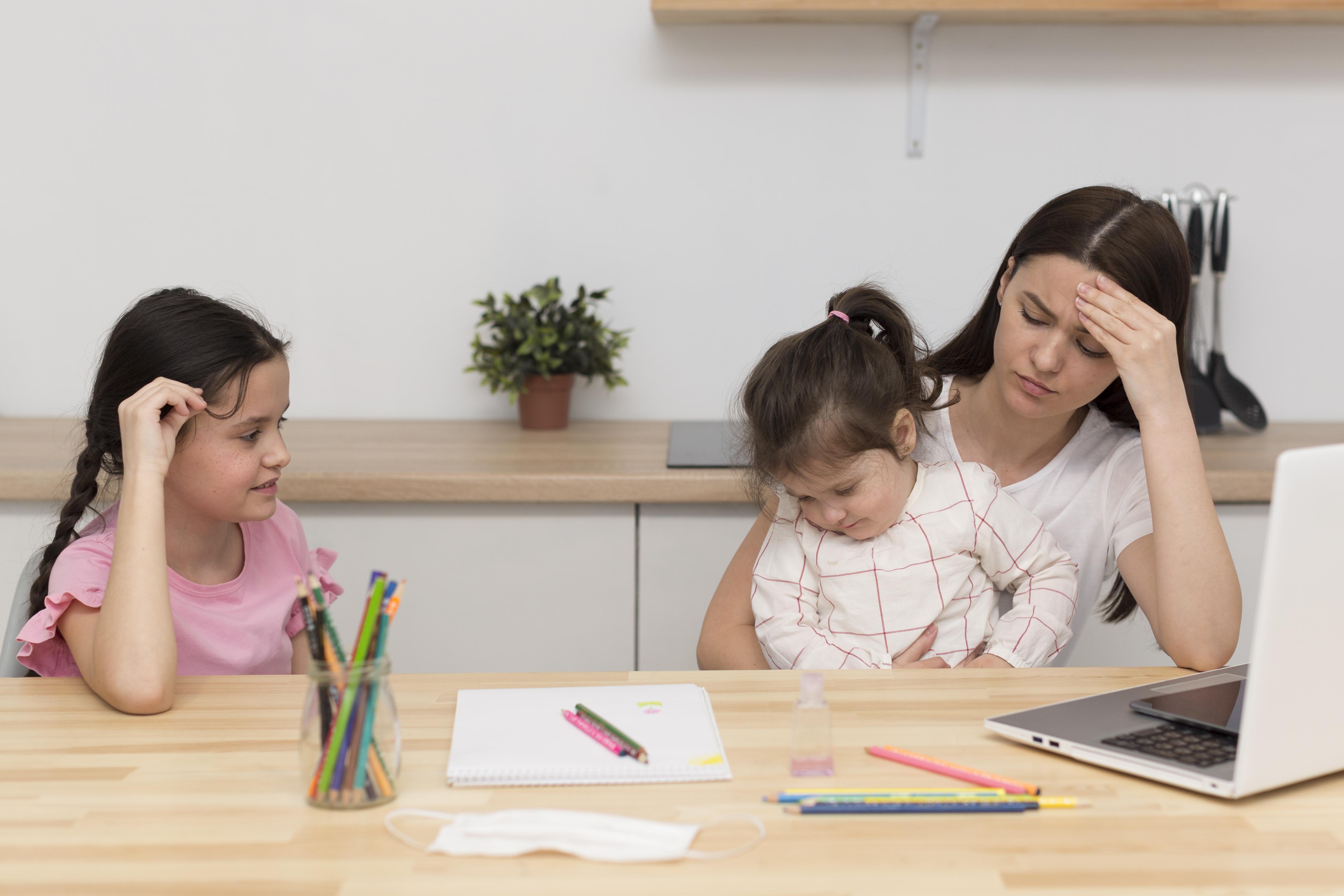 Día de la Mujer: Cómo disminuir la carga mental siendo madre y trabajadora