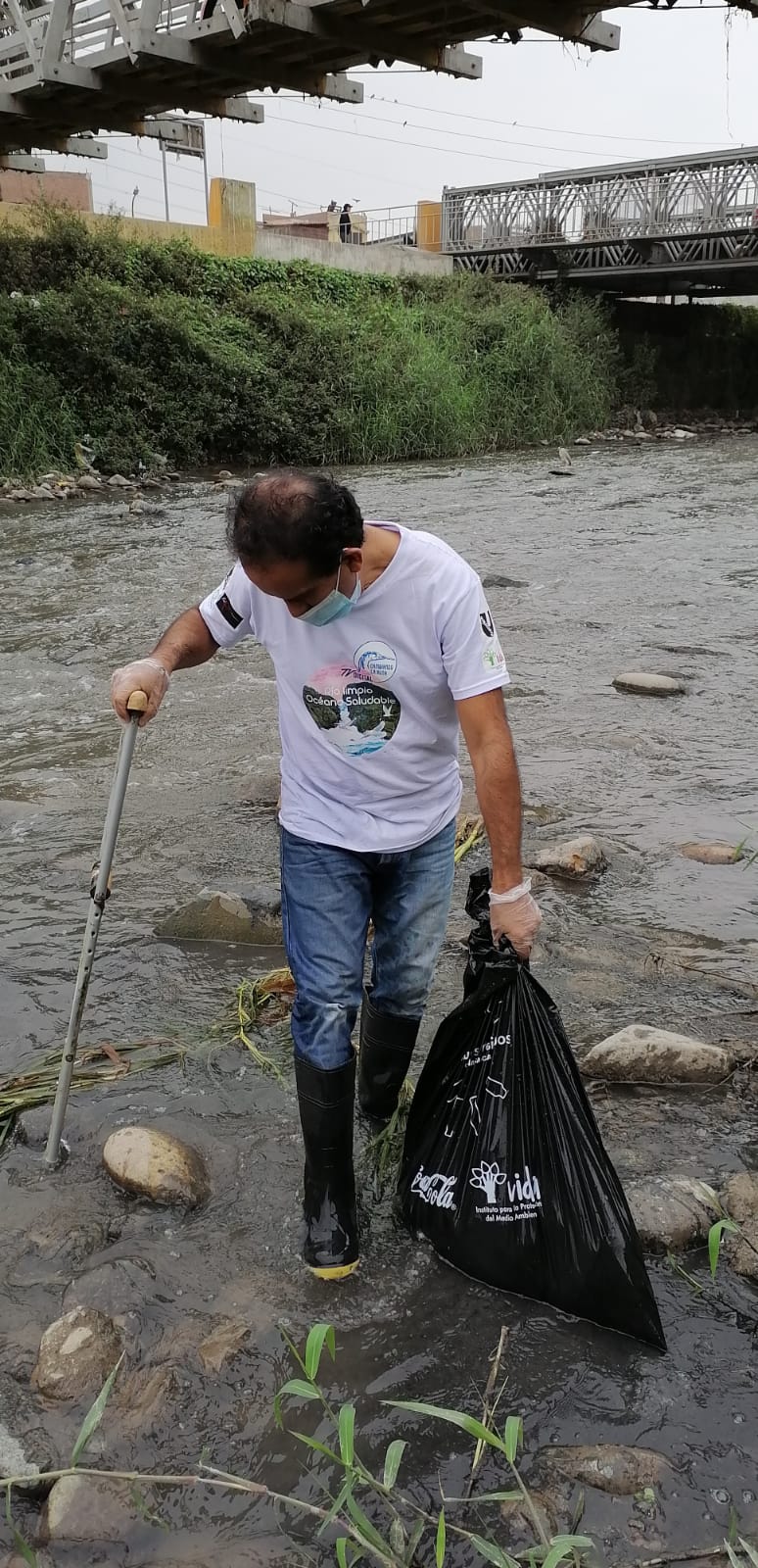 RECOGEN MÁS DE 1500 KILOS DE BASURA DEL RÍO CHILLÓN EN SAN MARTÍN DE PORRAS Y LOS OLIVOS 