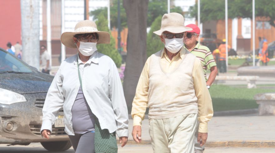 Afectados por huaicos deben utilizar adecuada mascarilla para evitar infecciones respiratorias y alergias por polvareda