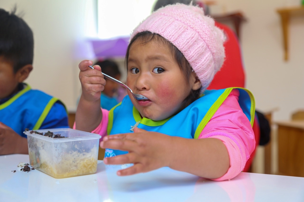 Cuna Más enseña a preparar una saludable y rica papilla de pandisho, hígado y lentejas que ayudará a prevenir la anemia infantil