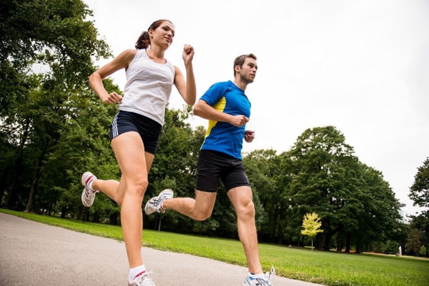 Cinco alimentos clave para maximizar tu rendimiento previo a una maratón