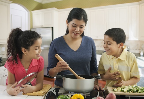 SANNA: Consejos para que los niños disfruten las fiestas sin excesos