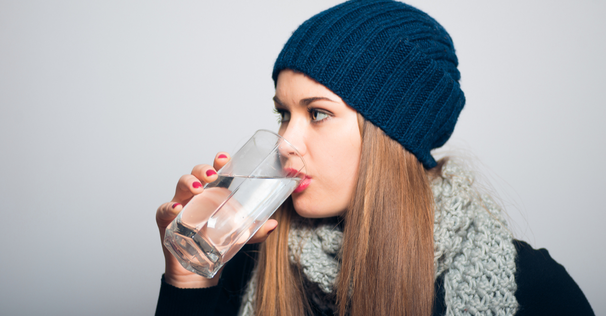 ¿Cuánta agua debes tomar en el invierno?