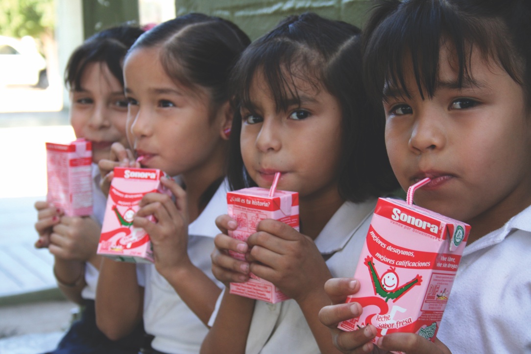 LOS PROGRAMAS DE ALIMENTACIÓN ESCOLAR AYUDAN A DISMINUIR LA DESERCIÓN ESCOLAR Y LA DESNUTRICIÓN