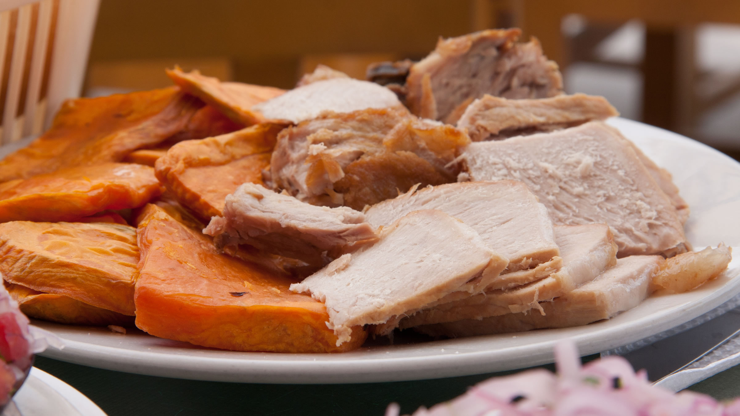 A COMER CHICHARRÓN PERUANO: RICO Y BARATO