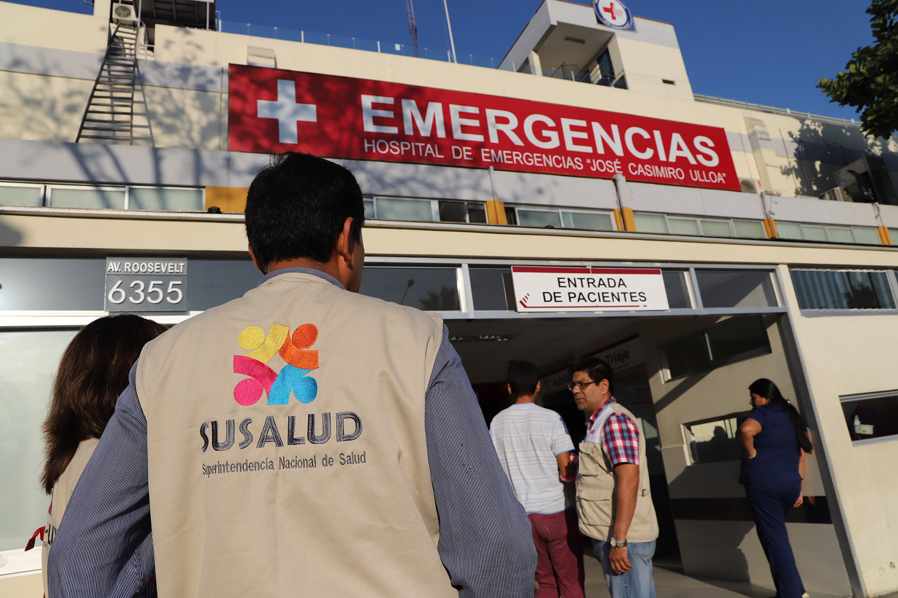 POBLACION TIENE DERECHO DE ATENDERSE EN ESTABLECIMIENTOS DE SALUD PRIVADOS Y PÚBLICOS EN CASO DE EMERGENCIA