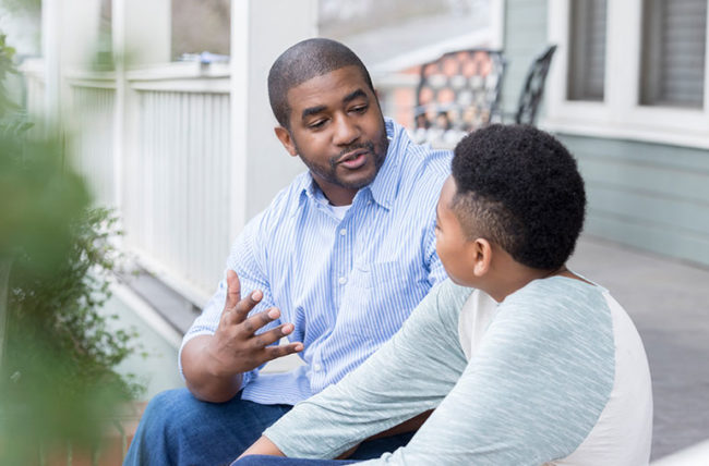 Cómo hablar con los niños acerca de la vacuna COVID-19