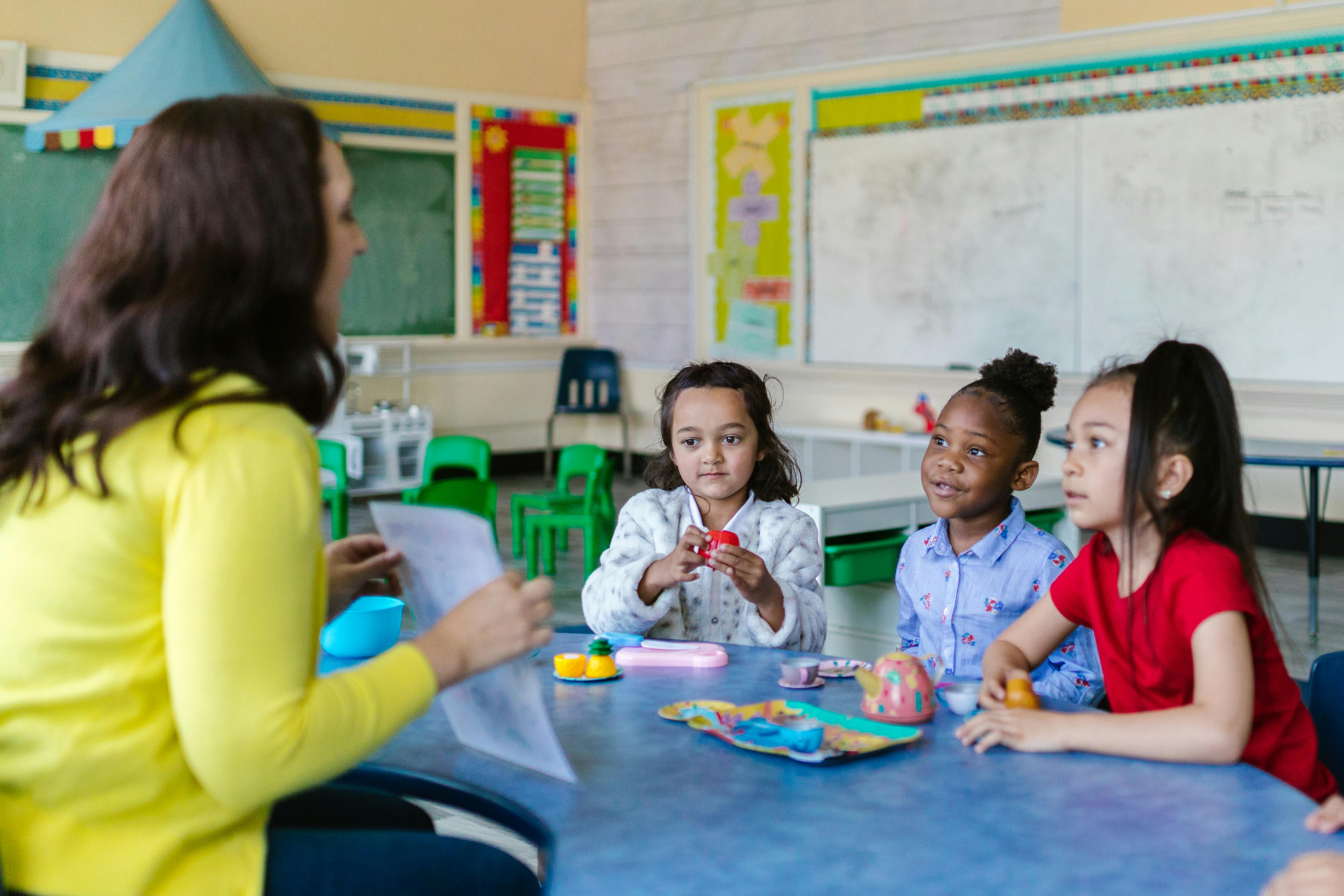 La distracción en el aula: ¿Cómo mantener la atención de los niños durante las clases?