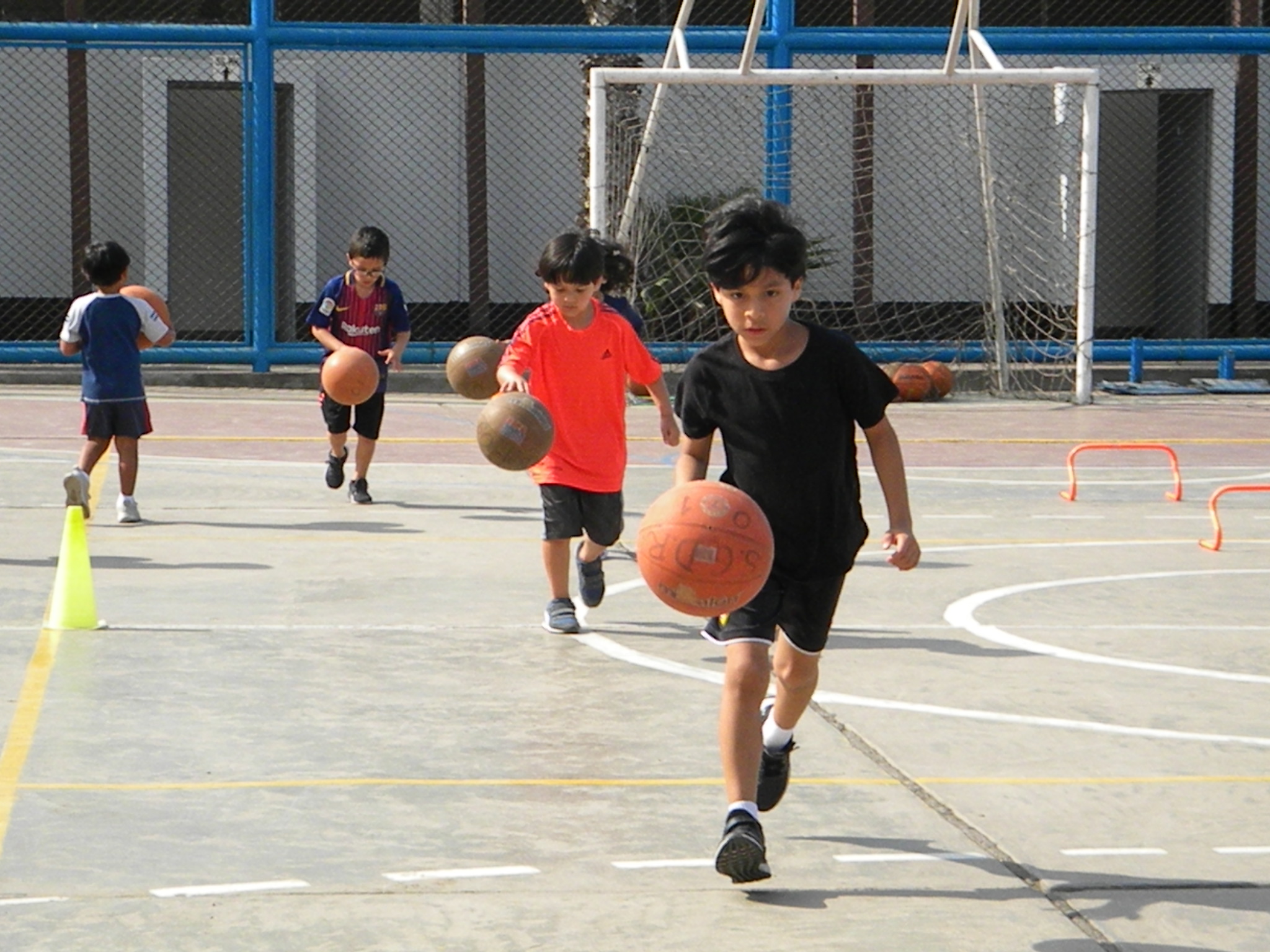 MÁS DE 1000 PERSONAS PARTICIPAN DE CURSOS, TALLERES Y DEPORTES DE VERANO EN  MIRAFLORES