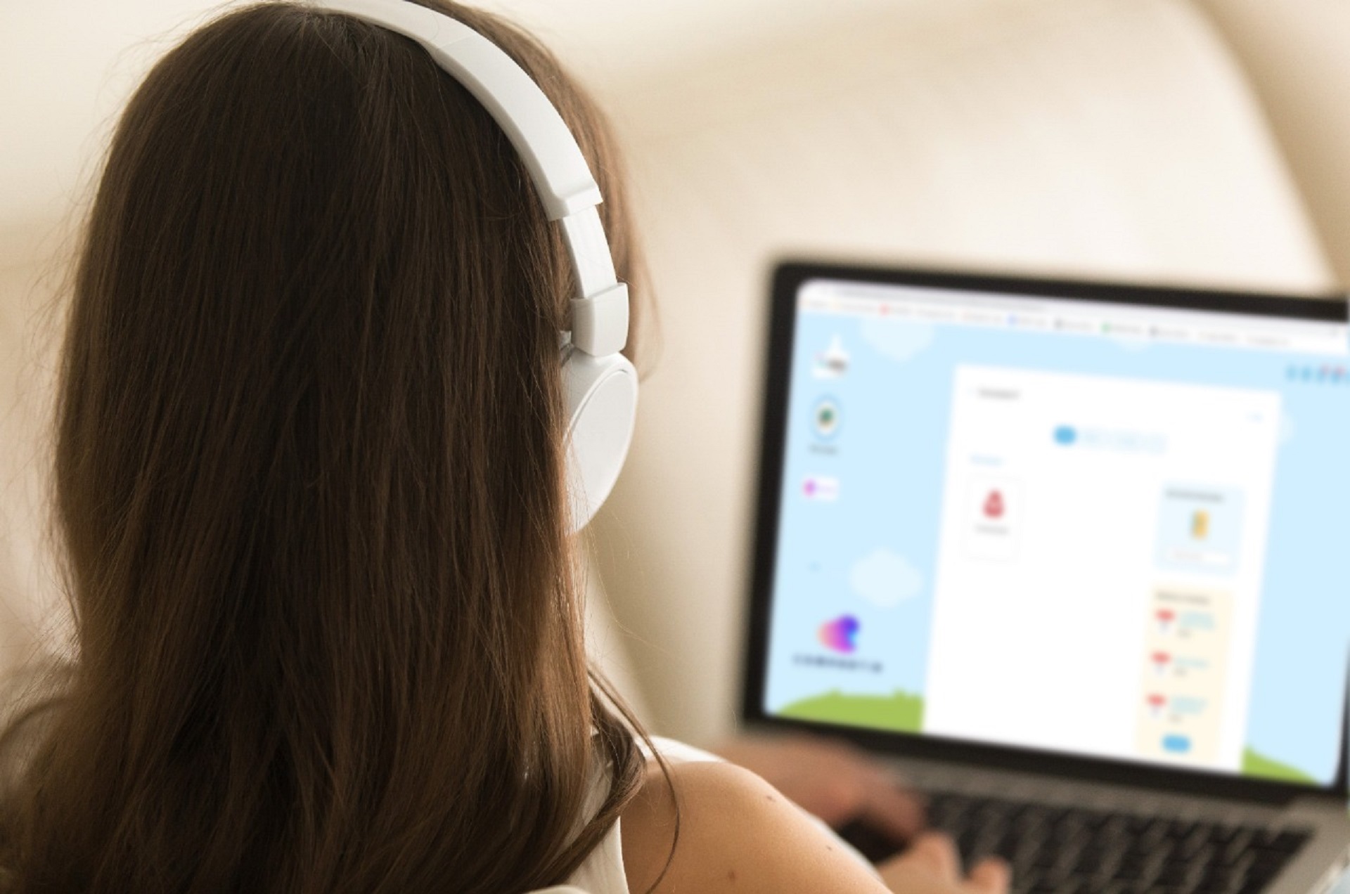 Compartir: sistema educativo digital que va a permitir culminar el año a distancia sin problemas