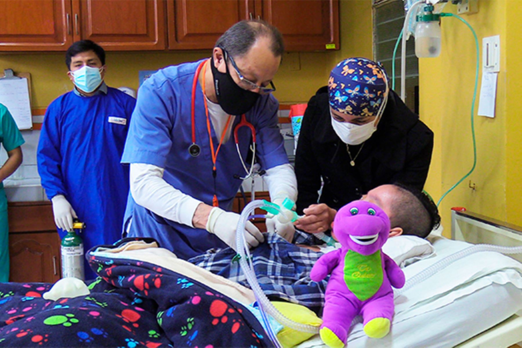 ¡Guerreros! Menores vuelven a casa tras 12 y 7 años hospitalizados con ventilador mecánico