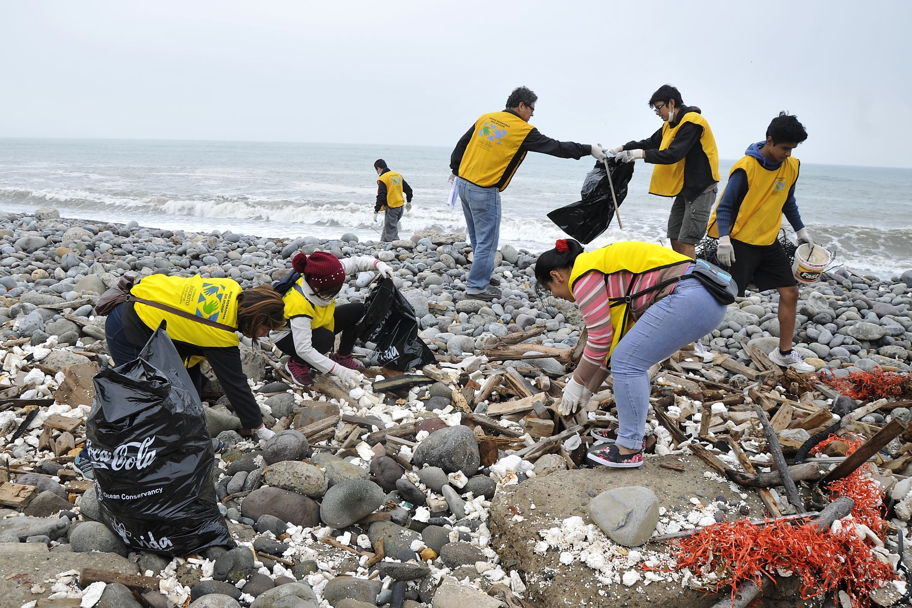 Basura en playas puede generar males estomacales, dermatológicos y oculares