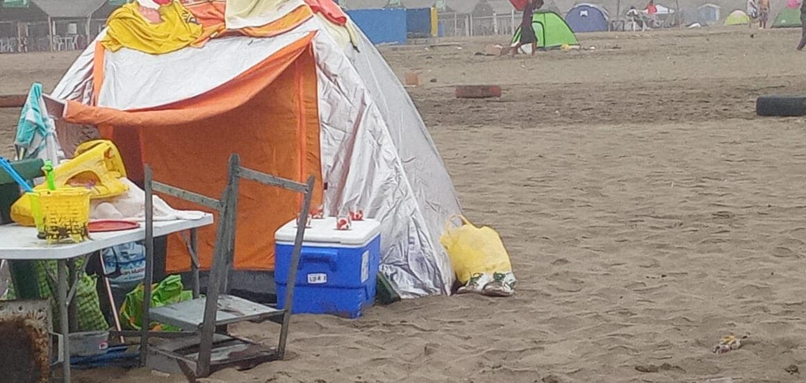 NO SE CUMPLE LA PROHIBICIÓN DE BOLSAS DE PLÁSTICO DE UN SOLO USO EN LAS PLAYAS