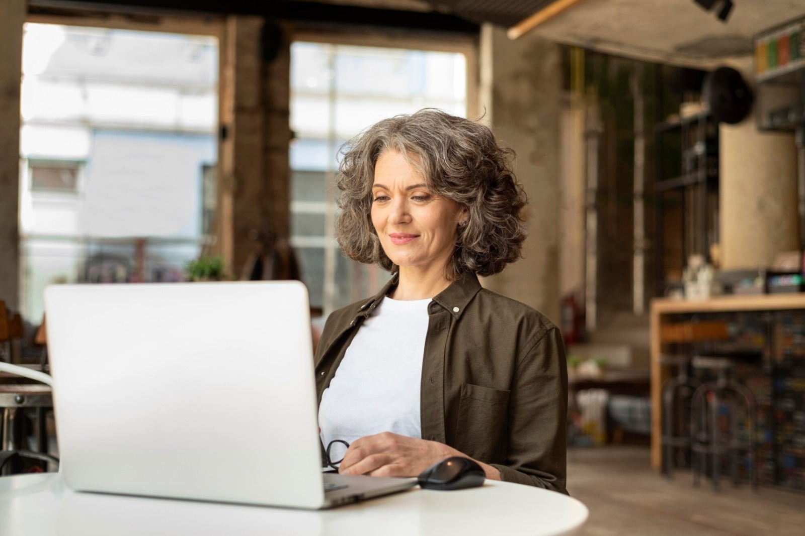 Encuesta: 18% de las mujeres consideran que la menopausia tuvo implicaciones directas en su aumento salarial