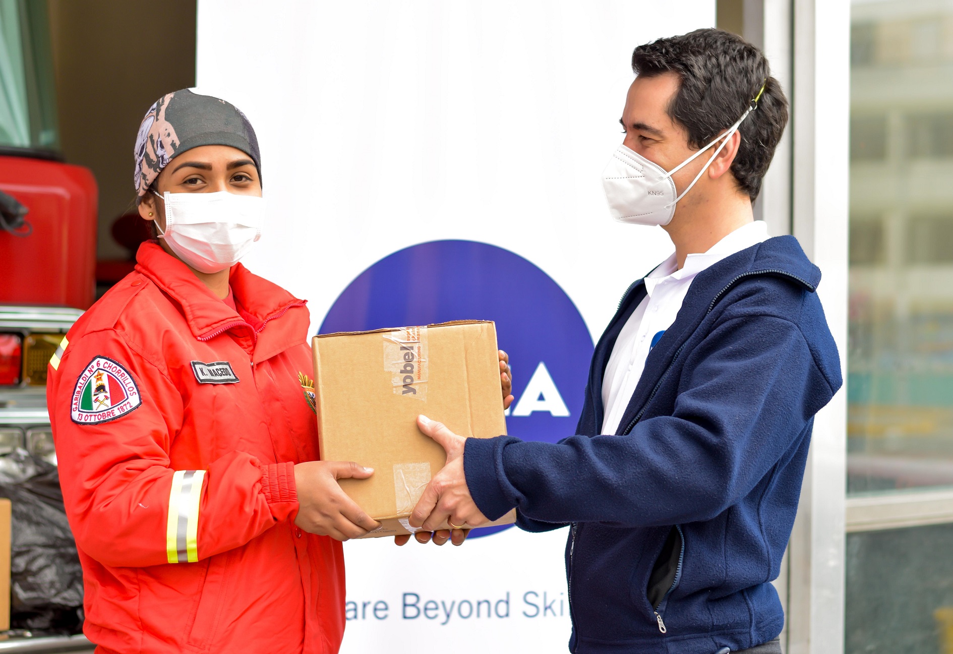 CORONAVIRUS: PERÚ MAKERS DONÓ 5 TONELADAS DE ALCOHOL EN GEL A BOMBEROS, POLICÍAS Y MILITARES